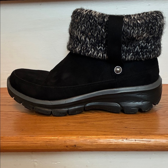 Suede Skechers Boots Relaxed Fit with Air-Cooled Memory Foam, Black, Size 8.5 - Picture 5 of 7